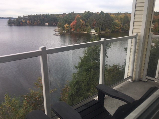 librarianonthgo's tweet photo. It's my favourite time of the year...almost #FALL! Plan your mini fall getaway based on the fall colour report for that area. Visit: https://t.co/YJIpxXNM8l #fallcolours #fallinontario @ontarioparks https://t.co/uFxzCxWUmY