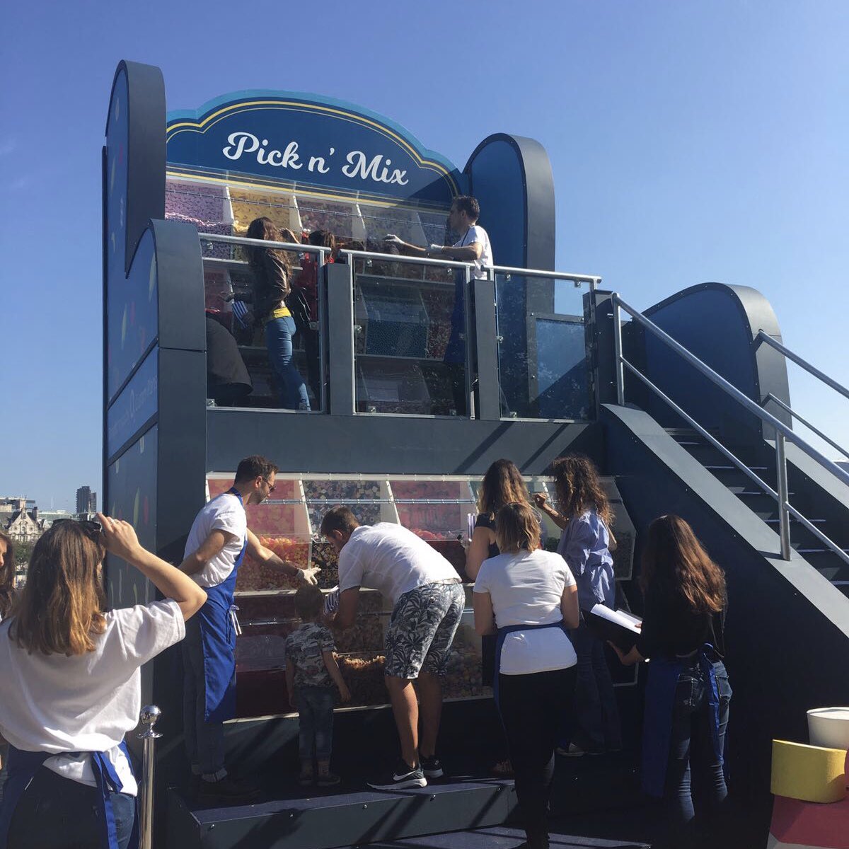 hellomag's tweet image. Team HELLO! got VERY excited about #O2customplans pick and mix stand...🍬🍭