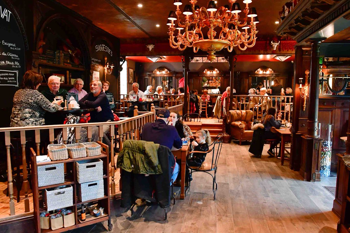 Van_Honsebrouck's tweet photo. Hét sluitstuk na een prachtig #brouwerijbezoek of gewoon zomaar :) Michelle's Pub staat garant voor de optimale #bierbeleving... binnen of op terras, de ultieme all-weather bestemming van #Izegem en omstreken! https://t.co/qgulY9PHNx #michellespub #bierkasteel #vanhonsebrouck https://t.co/0HLesYErKa