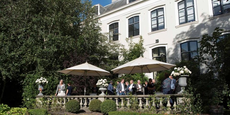 Zijn jullie op zoek naar een romantische #trouwlocatie voor een onvergetelijke #bruiloft? Kom zondag 23 september naar het open huis van Het Spaansche Hof en laat je inspireren. ow.ly/WbfD30lrvA2 
#ottlr #weddingday #wedding #weddingdress
