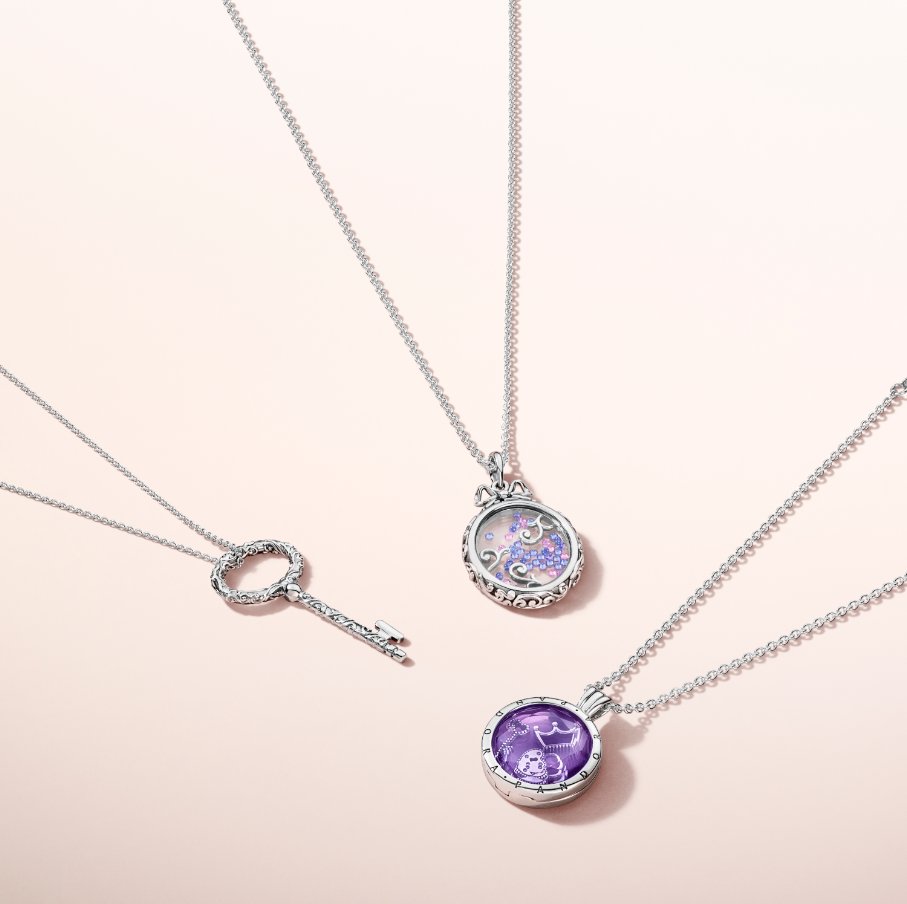 PANDORA_Chester's tweet photo. Be bold and magical throughout September and beyond with a necklace from our gorgeous Regal Tales inspired collection! Which is your favourite?
#DOPANDORA
#PANDORAFairytale https://t.co/t3svRCd7OE