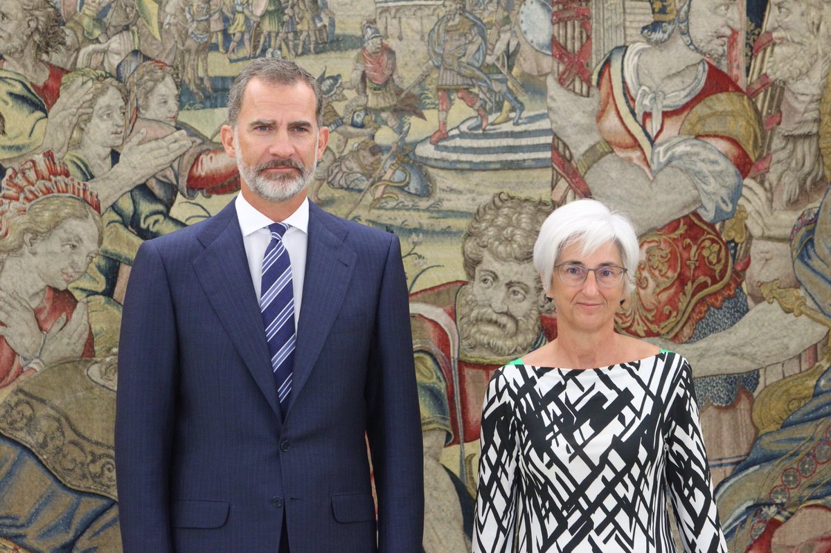 CasaReal's tweet photo. Audiencia del Rey a la Fiscal General del Estado, María José Segarra Crespo, quien entrega la Memoria Anual de la Fiscalía General del Estado. https://t.co/C5mRQBYojP https://t.co/MKdRWzx2VF