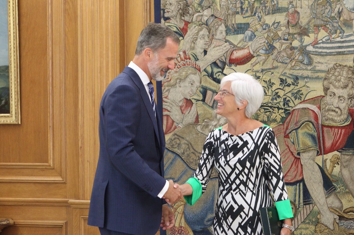 CasaReal's tweet photo. Audiencia del Rey a la Fiscal General del Estado, María José Segarra Crespo, quien entrega la Memoria Anual de la Fiscalía General del Estado. https://t.co/C5mRQBYojP https://t.co/MKdRWzx2VF