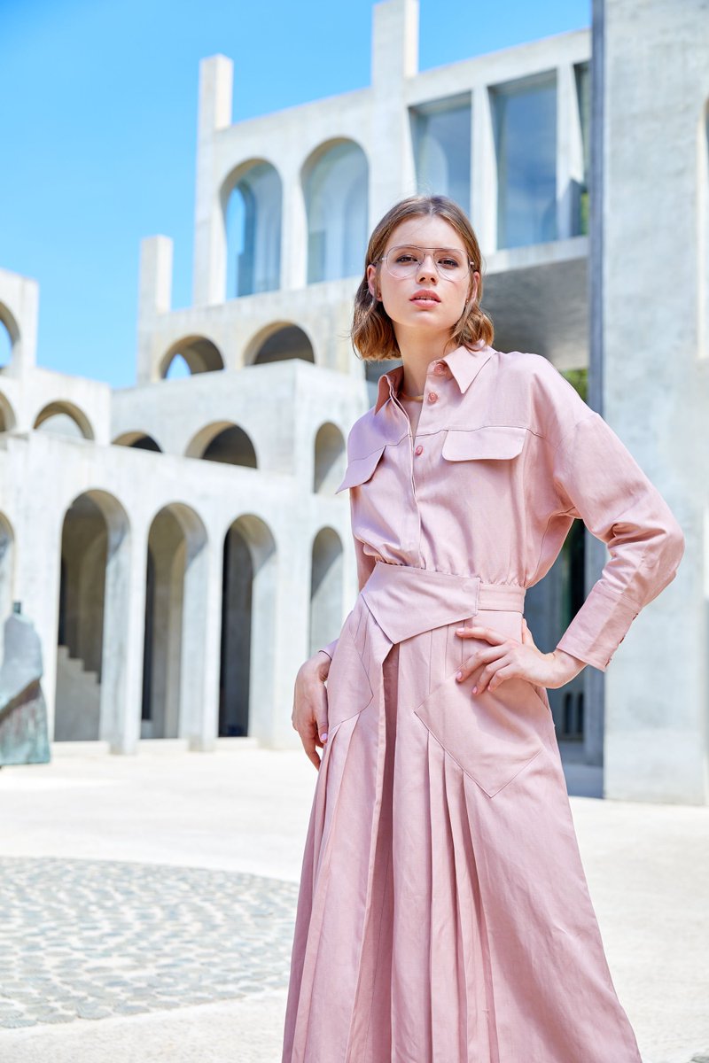 BLOCDstudio's tweet photo. 👓 For the first campaign of @OpticaUni with its new brand image, we have been #photoshooting in this magnificent location: the house of the sculptor #XavierCorberó.

#BlocD #architecture #opticauniversitaria https://t.co/9CxEU1lWfO