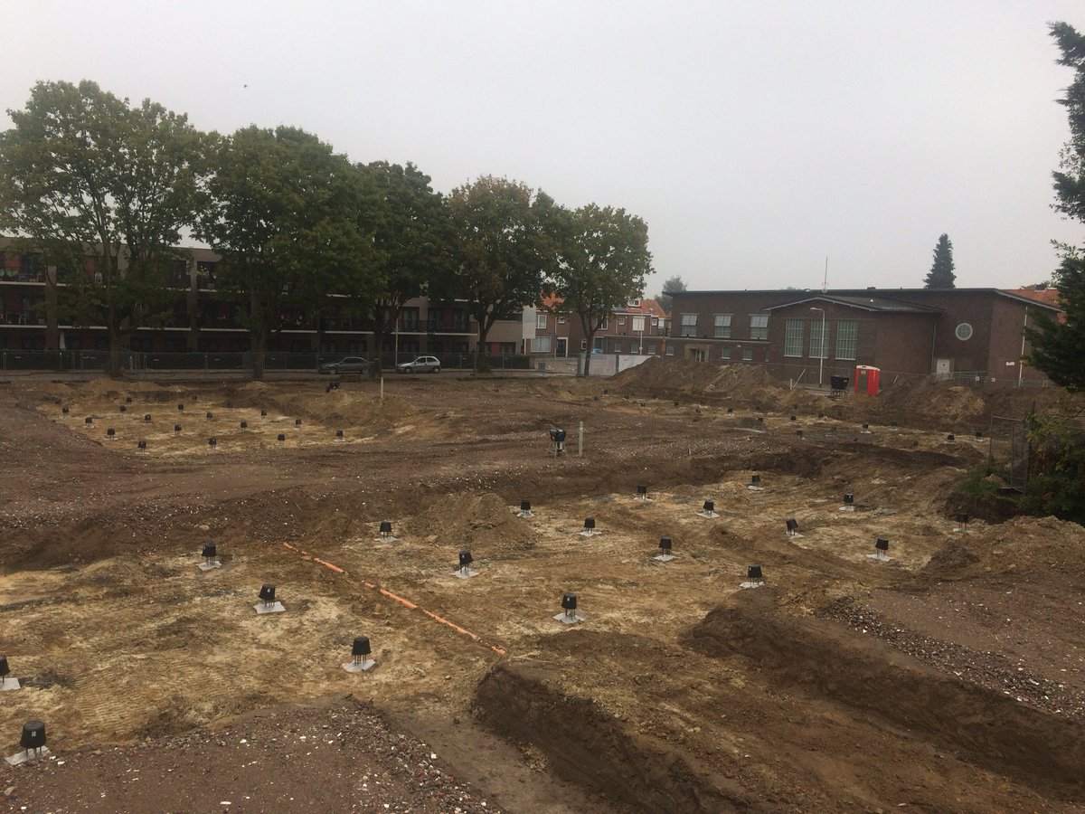 Palen zijn uitgehard bij 22 woningen Hendrik van Tulderstraat Tilburg. Volgende week start funderingen!@GiesbersWijchen @wonenbreburg