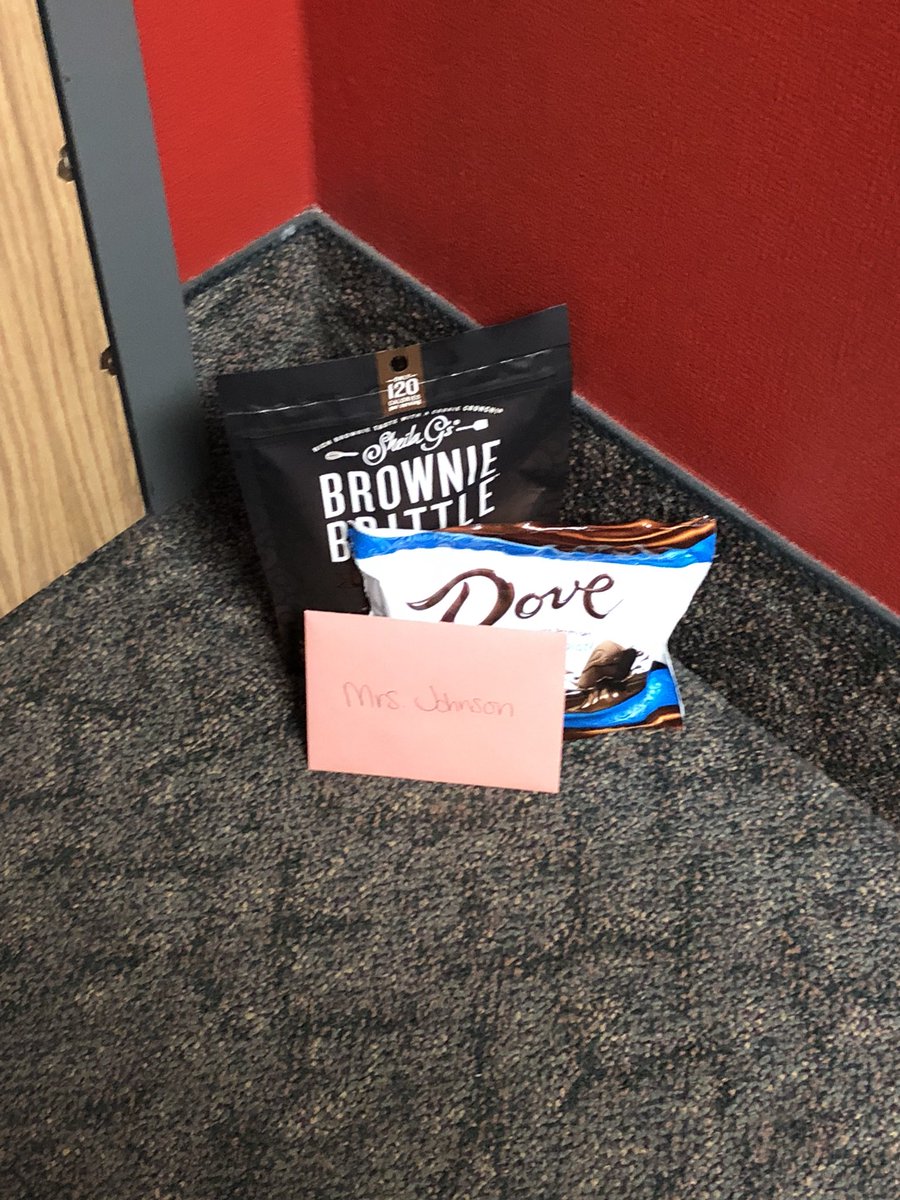 MJTeaches5th's tweet photo. A surprise at my door this morning that COMPLETELY made my day 😍. This girl KNOWS what I needed! #mycoworkersarebetterthanyours #BHMSD https://t.co/tJpIvCrCAP