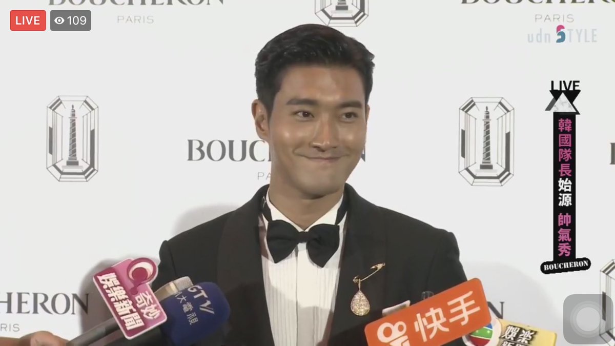 Charming smile 😊 Siwon at Boucheron Paris Event in Taipei - 060918
#ChoiSiwon #SiwonChoi #Siwon #최시원 #崔始源 #Boucheron #Siwon407 #始源 #始源欧巴 #Siwonest #宝诗龙 #寶詩龍 @siwonchoi