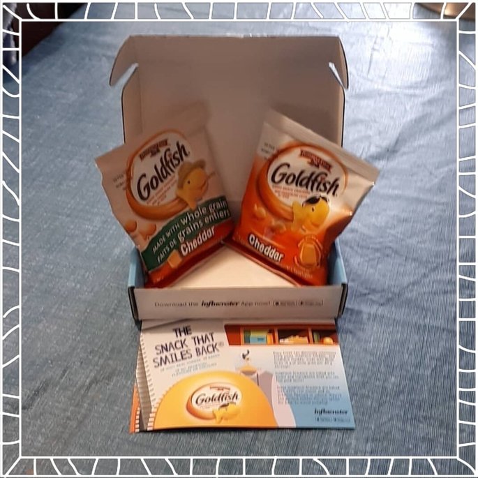 DebAl98's tweet photo. Thank you, Influenster, for the free Goldfish Vox Box! #smilewithgoldfish #giftedbygoldfish #complimentary @GoldfishCanada @Influensterca https://t.co/rzWgcadtBy