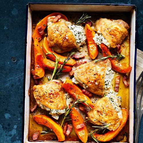 Chicken and goats' cheese traybake – #SundayLunch sorted 👏👏👏👏 bit.ly/2yPrOgZ