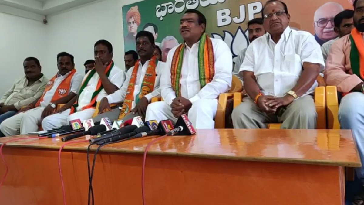Yendala4BJP's tweet image. Press Meet at BJP Nizamabad Dist Office on Telangana  #AssemblyDissolution

#YendalaLaxminarayana 

@drlaxmanbjp @BJP4Telangana @Dattatreya @PMuralidharRao @kishanreddybjp @RaoMlc