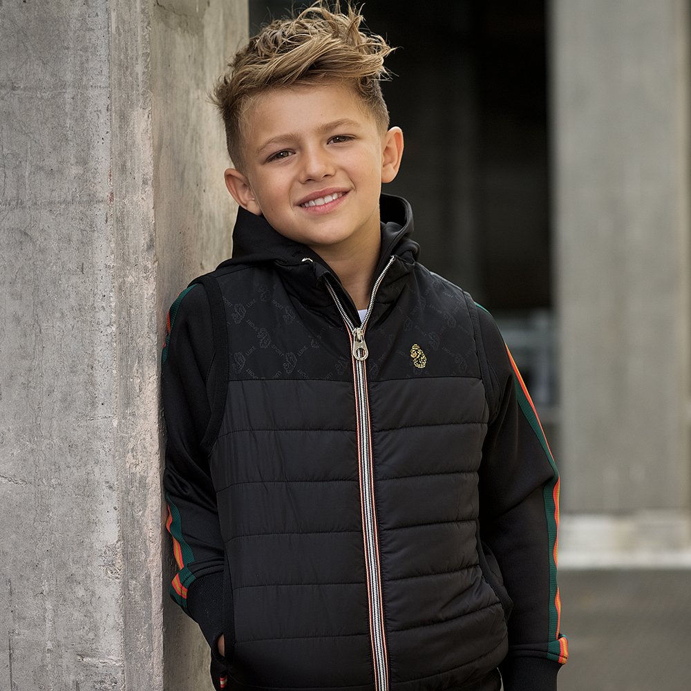 LukeRoper's tweet photo. Little Luke’s Frankie Q funnel neck gilet with print and quilting detail. #positiveforces #lukelife #aw18 #backtoschool 

https://t.co/jAMhpmFDTT https://t.co/F8VrvVaBth