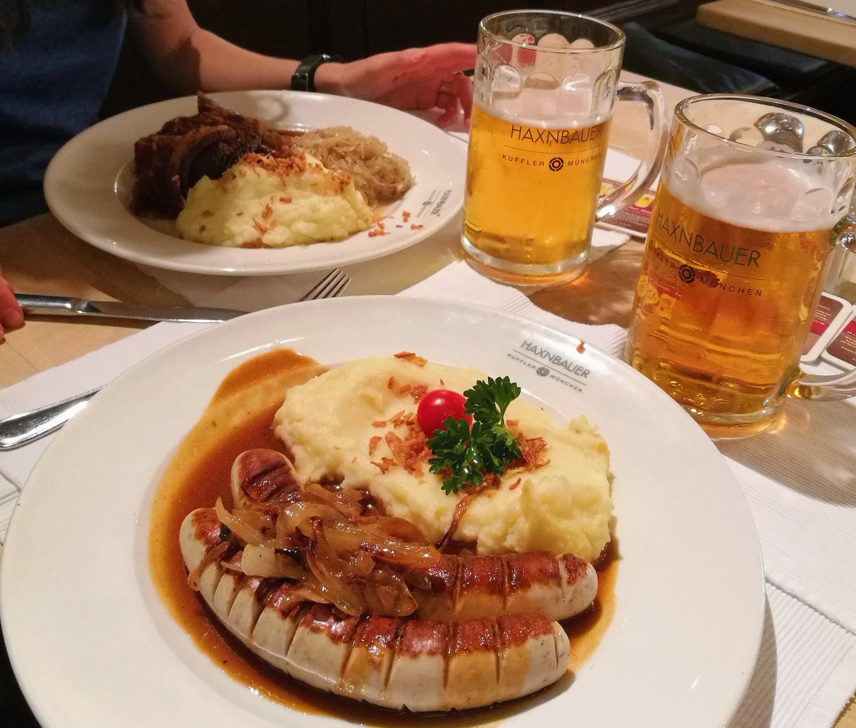 FoodWithLegs's tweet photo. When in Germany 🇩🇪🐷🐽 #Munich https://t.co/lbN40ut79P