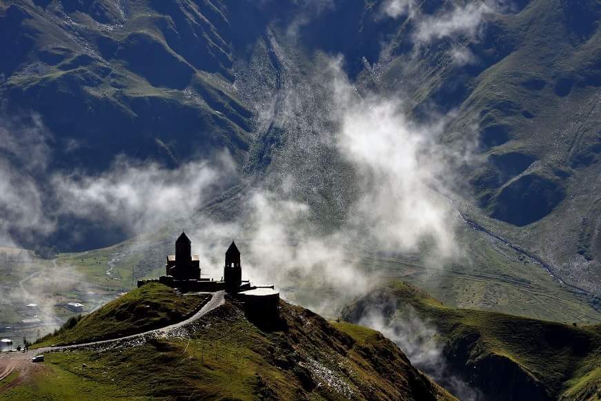 AraratTrip's tweet photo. #Tsminda #Sameba (Holy Trinity Church, #Gergeti church), #Georgia.
#Beautiful #view at the beginning of the #trekking on Mount #Kazbek
https://t.co/2eakCSUi4c https://t.co/FWSWfdlrNw