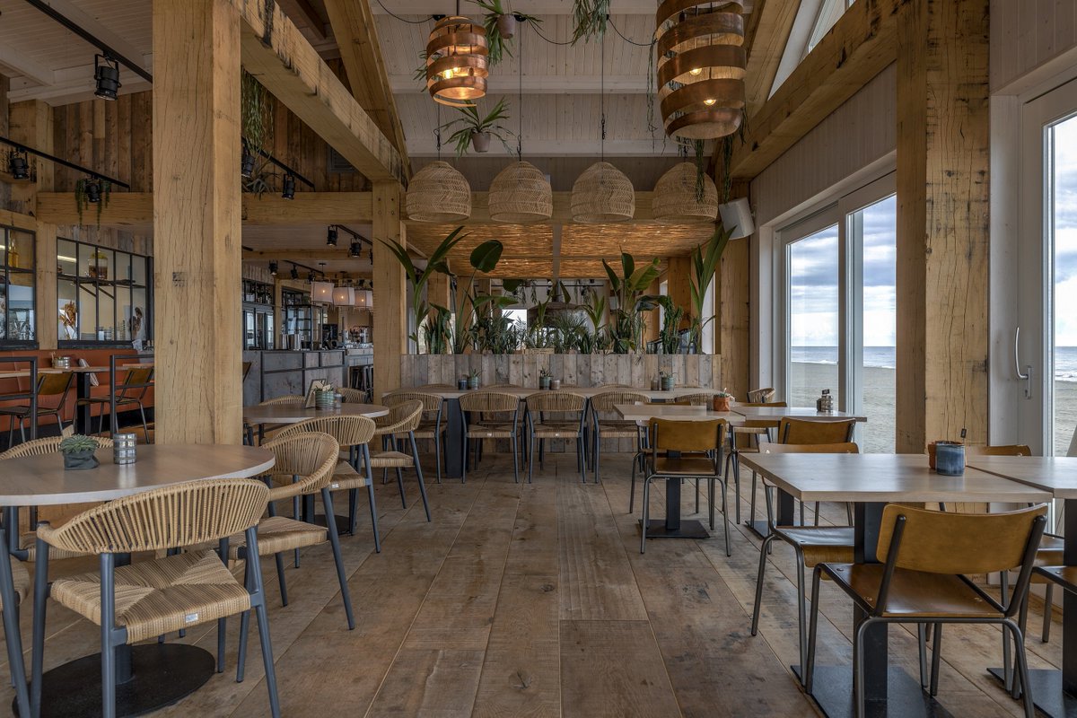 FBHout's tweet photo. WOW! What a great project on Texel, Holland. The floor had to be as raw as possible, so the customers had chosen for the Prestige Wide Plank with an original surface and an unfinished look! #woodflooring #interiordesign #restaurant #texel #XXLwideplank #FSC #cradletocradle https://t.co/6FTcJmJzWK