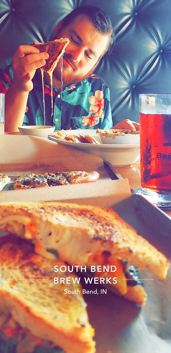 Looking for someone who looks at me the same way  @Kyle_Bindas looks at this grilled cheese.