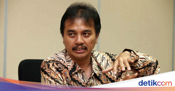detikcom's tweet photo. Roy Suryo kaget dikirimi lampiran list barang-barang yang harus dikembalikan, "Ini apa? Satu set sendok dihitung satu-satu, bor, kabel-kabel, pompa air," sebut pengacara. https://t.co/PSkpS6WWfh https://t.co/xtk46SbxvU