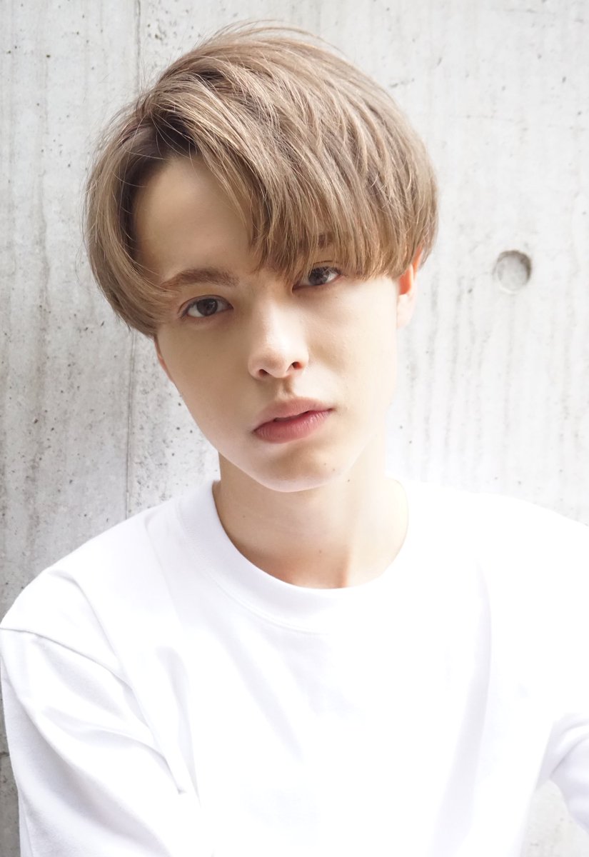 大越優一 Ocean Tokyo Sunny 店長 ジョンコナー風センターパート 清潔感とセクシーさを兼ね備えたマッシュスタイル デコ広で悩んでる方 それは 個性 です どんどん出して行きましょ セットも簡単で面倒くさがりの方や 時間がない方にも