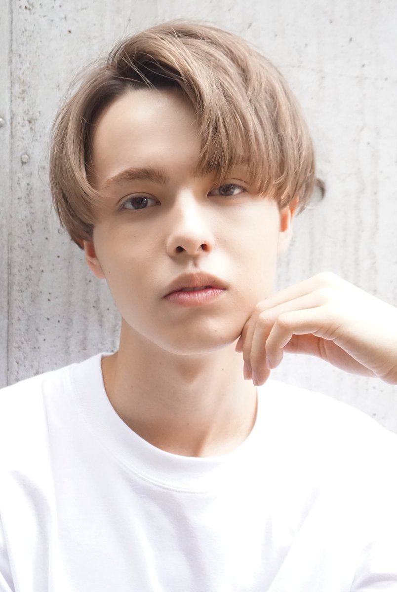 大越優一 Ocean Tokyo Sunny 店長 ジョンコナー風センターパート 清潔感とセクシーさを兼ね備えたマッシュスタイル デコ広で悩んでる方 それは 個性 です どんどん出して行きましょ セットも簡単で面倒くさがりの方や 時間がない方にも