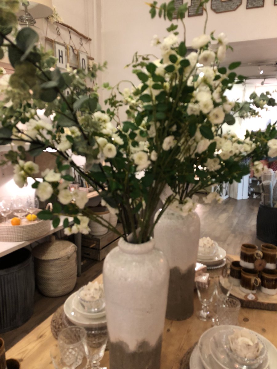 Flowers for the weekend? #hartleywintney #highstreet #hampshire #shoplocal <a href="/BasGazette/">Basingstoke Gazette</a> <a href="/hartleywintney/">Hartley Wintney 🦌</a> <a href="/HampshireLife/">Hampshire Life</a>