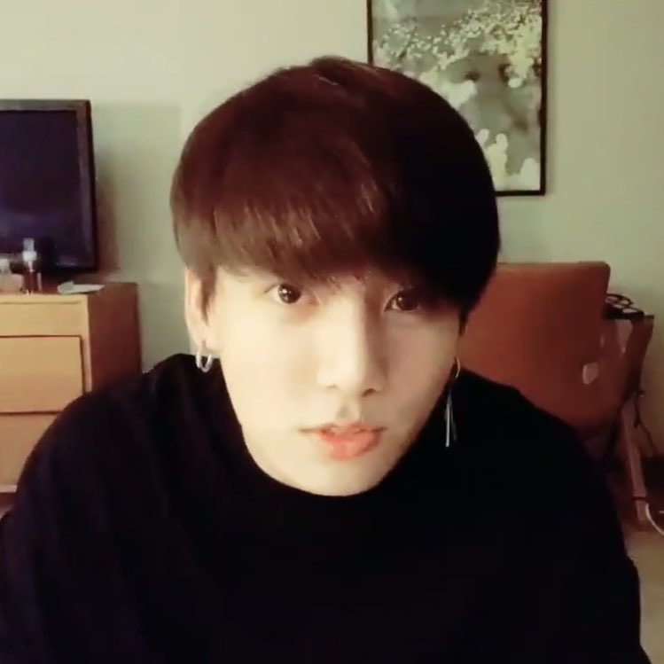 kookpiics's tweet photo. 💛💛 https://t.co/s42Of8vkNm