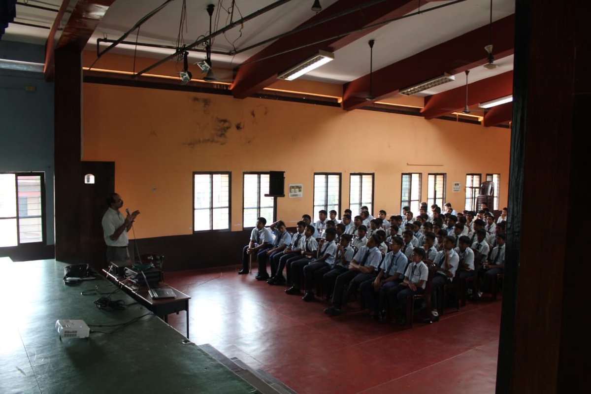 MAHE_climate's tweet photo. @WarrierAnish delivered a talk to the 8th std students on “Polar regions and climate change” to the students of Sharada Residential School. He also informed the students about the Intl. Earth Science Olympiad @ManipalUni @igeoscied @mahesrf @MAHEGeology @manipalblog @ncaor_goa https://t.co/rQjozkCHu8