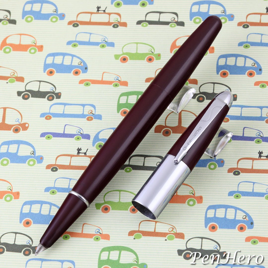 PenHero's tweet photo. Scripto "long writing" fountain pen in Radiant Dubonnet injection molded plastic c. 1947
#fountainpen #pencollecting #scripto #waterman #taperite #citation #dubonnet #penhero https://t.co/W1TWiUFYoP