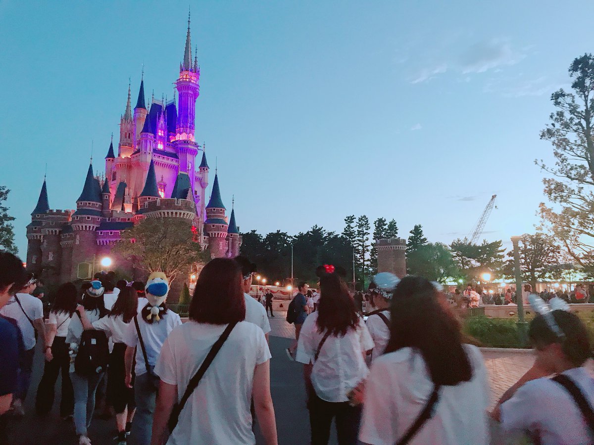 無果汁juicys 玉川大学 昨日は無果汁disneyでした 少数精鋭でしたが空いてたので全力でアトラクション回りまくりな1日となりました 洋服も白t デニムでお揃いコーデです 天気にも恵まれた最高な日になりました 無果汁juicys 玉川大学 昨日は無果汁disneyでした 少数精鋭でしたが空いてたので全力でアトラクション回りまくりな1日となりました 洋服も白t デニムでお揃いコーデです 天気にも恵まれた最高な日になりました