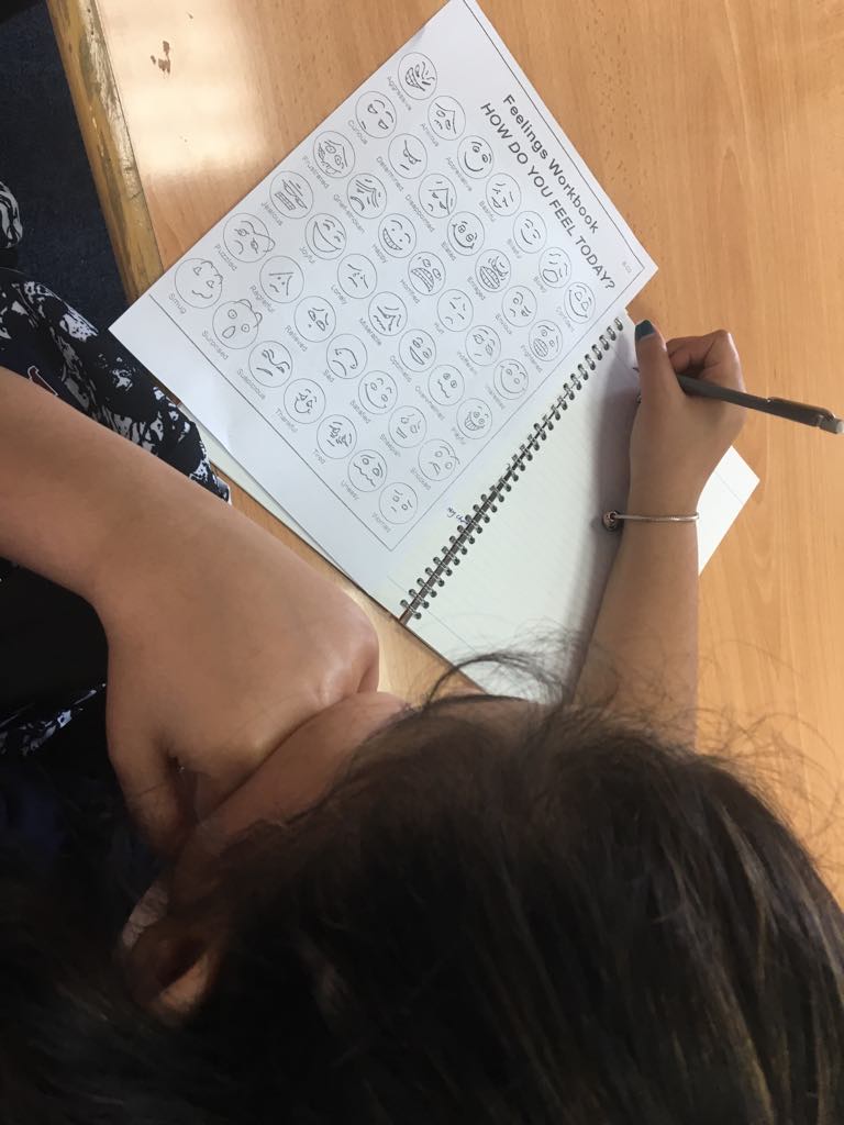 "Those with high emotion differentiation tend to use effective coping strategies instead of turning to alternatives like alcohol or aggression." My Ss refer to their "Feeling Faces" or "Blob Tree" each day to help develop this skill. #SkillsBasedHealthEd greatergood.berkeley.edu/article/item/w…