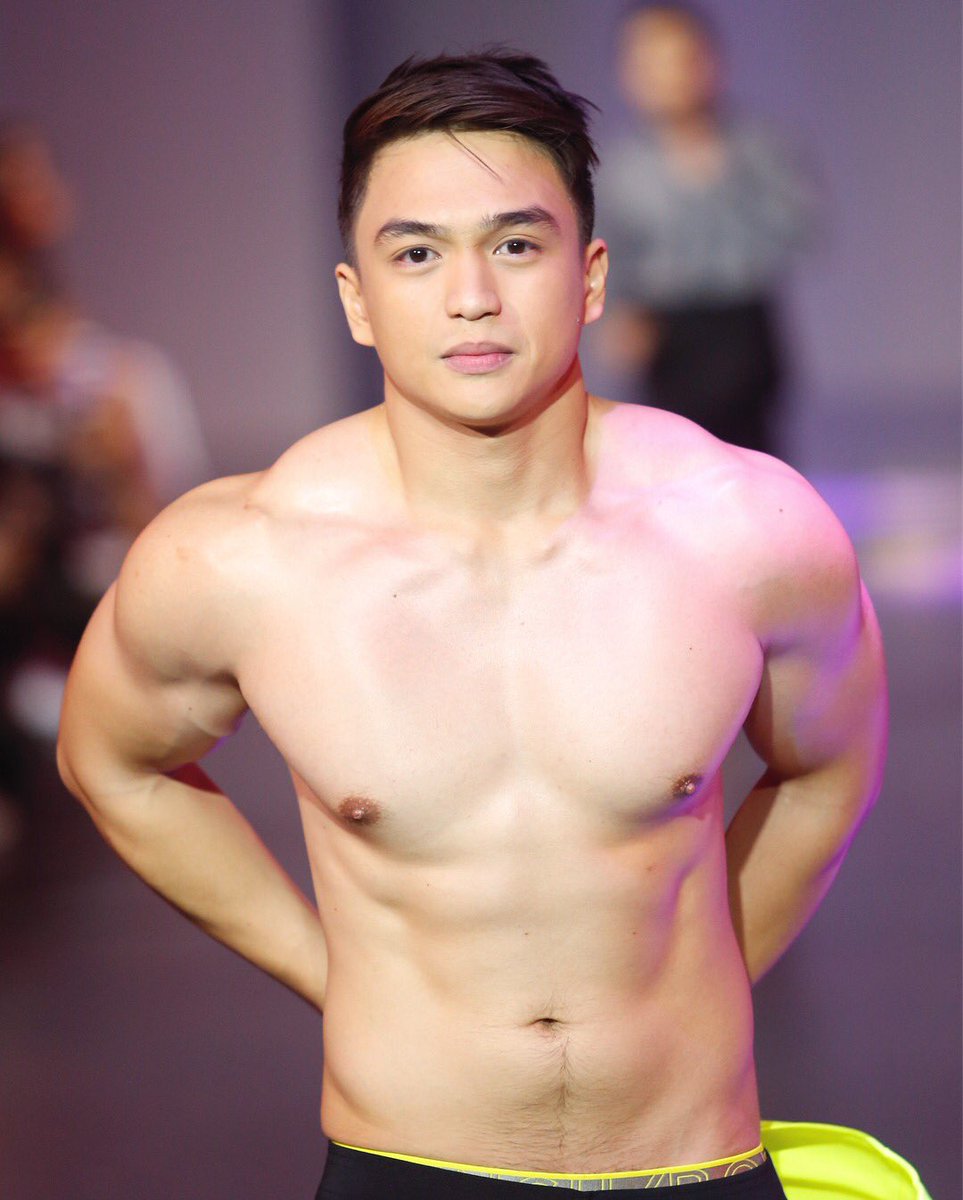 TheJakolDiary's tweet photo. YAAAASSSSS! DOMINATE US! GGGRRRR 👊🏻💦 https://t.co/8PmgWhhqiu