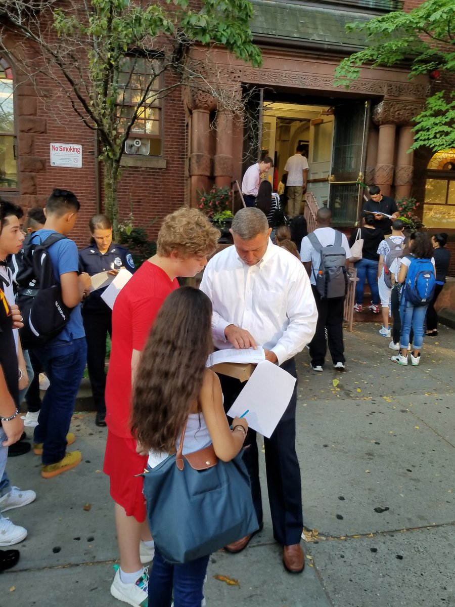 BBBHFKMH's tweet photo. Some of us are here to relive our high school days and others to work. So proud of this incoming class, they all took @marty_walsh's pencils. #BacktoSchool #BBONS https://t.co/64yWou36U5