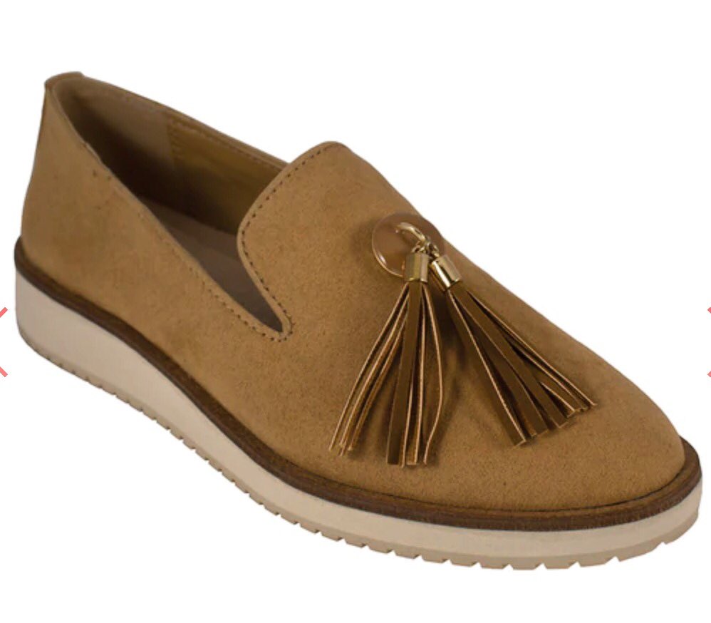 LadyPsBoutique1's tweet photo. Fall is coming! Check out these awesome new @lindsayphillipsss Danya Tan platform wedge slip on loafer! 😍
.
#shoplocal #ladypsboutique #newlondonnh #fashionistas #styleinspo #lindsayphillips #lindsayphillipsshoes https://t.co/ZS1mtXleFr