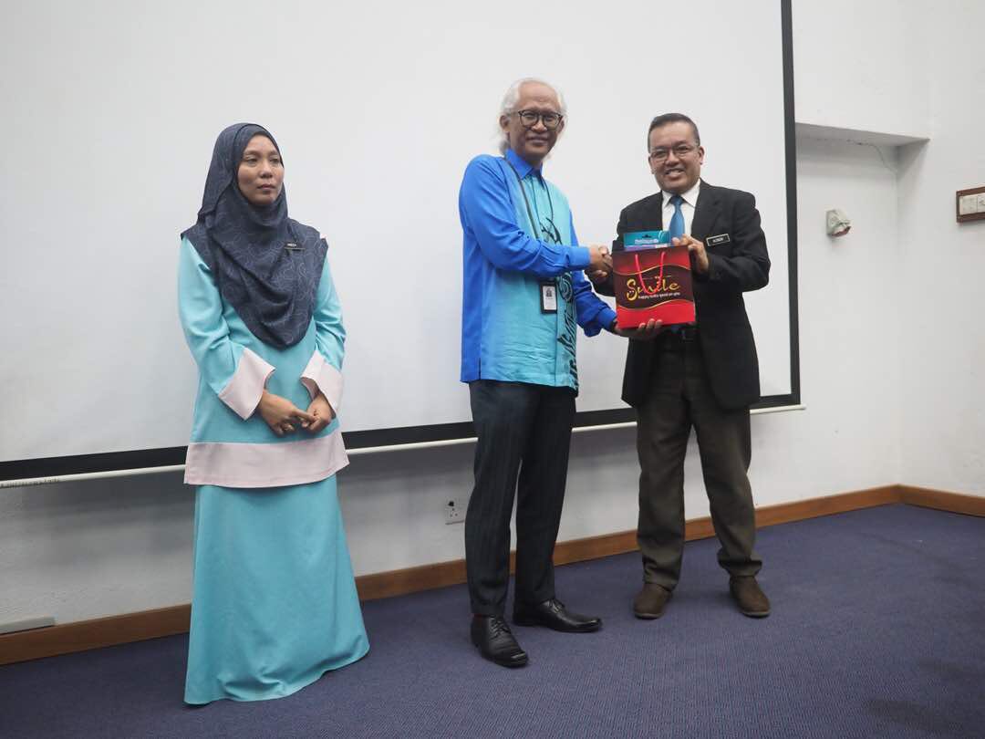 drsharol's tweet photo. Pagi ini menghadiri majlis yang sangat dekat di hati saya di Kolej Komuniti Jelebu, TWIST. Syabas Pergigian Daerah Jelebu...#peneraju #iggr #kolejkomunitijelebu #mohjagogigi #twist https://t.co/Q63F8e1AQ8