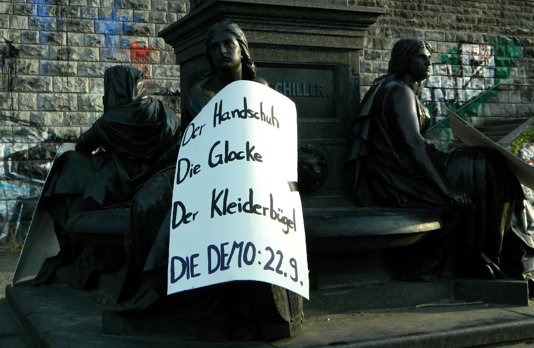 memorialsunder1's tweet photo. #Neukontextualisierung des #Schillerbrunnens in #Berlin-#Wedding mobilisiert zum feministischen Aktionstag am 22.9. 

https://t.co/dgoWe8ObZF

#b2209 #prochoice #nofundis #wegmit218 #wegmit218a #feminism https://t.co/Qir0ROgoJ4