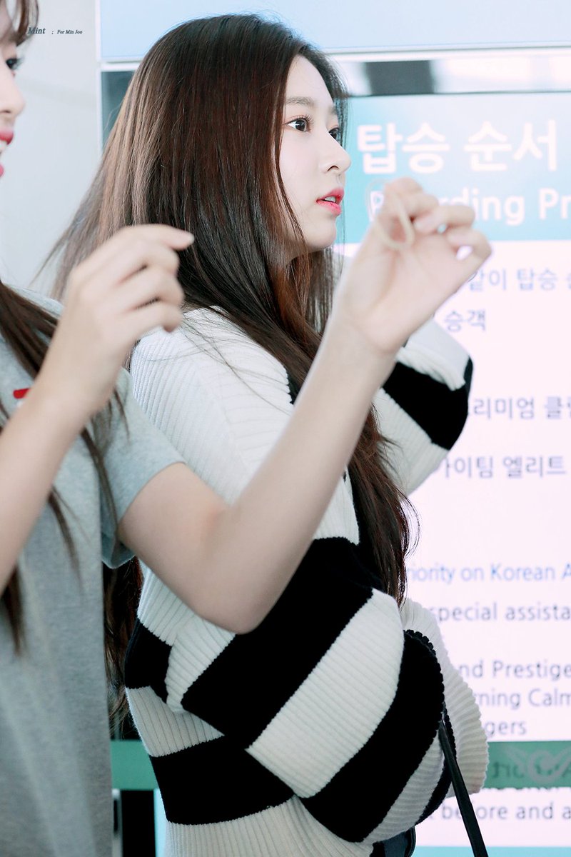 __Mintscent__'s tweet photo. 180904 ICN 출국
https://t.co/VFEHH4co43
https://t.co/4uCKj8lbUE
https://t.co/9iF4bHRh9c
https://t.co/3qXk1eAleC

#아이즈원 #IZONE #김민주 #キムミンジュ https://t.co/e5ujc2FC9s