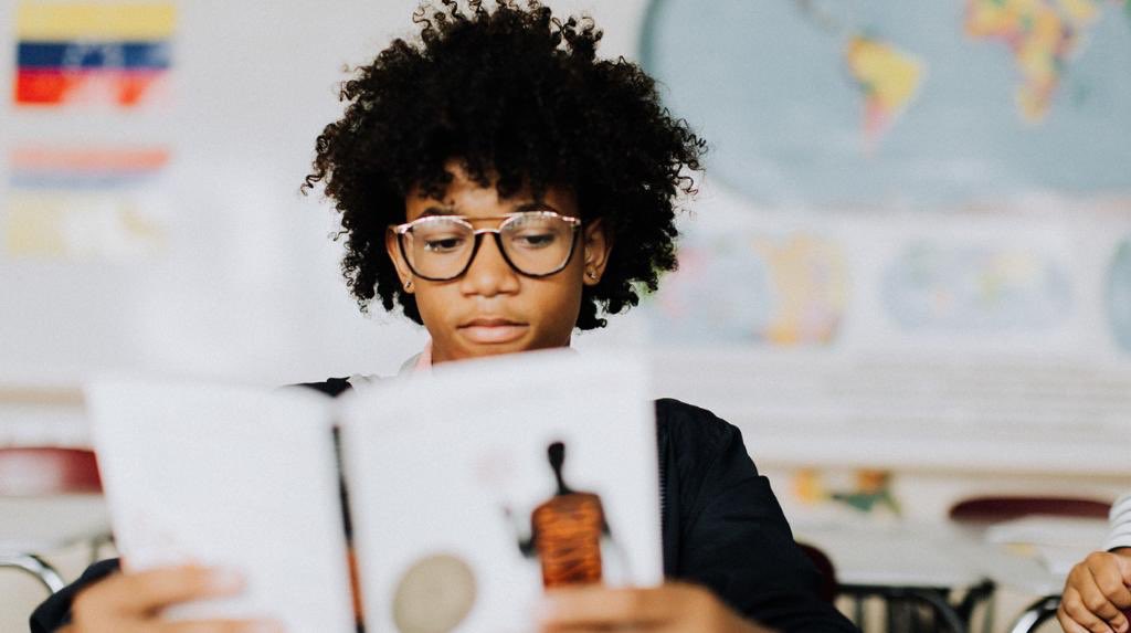 RBeckHMH's tweet photo. If you're faced with a teenager who thinks #reading is boring, start with these four tips for igniting enthusiasm. #IntoReading  https://t.co/xR7mlV04xC https://t.co/weKZwOuFW2