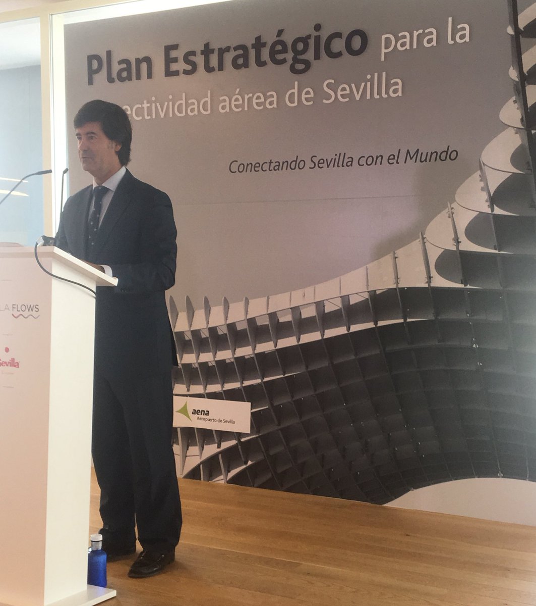 En la presentación del Plan Estratégico para la conectividad aérea de #Sevillahoy. “No solo turismo, que le va muy bien, también inversores” dice la Presidenta de la <a href="/WTTC/">WTTC</a>  . Más alicientes, también, para la futura Zona Franca aeroportuaria de #Sevilla , mano a mano con <a href="/Airbus/">Airbus</a> .