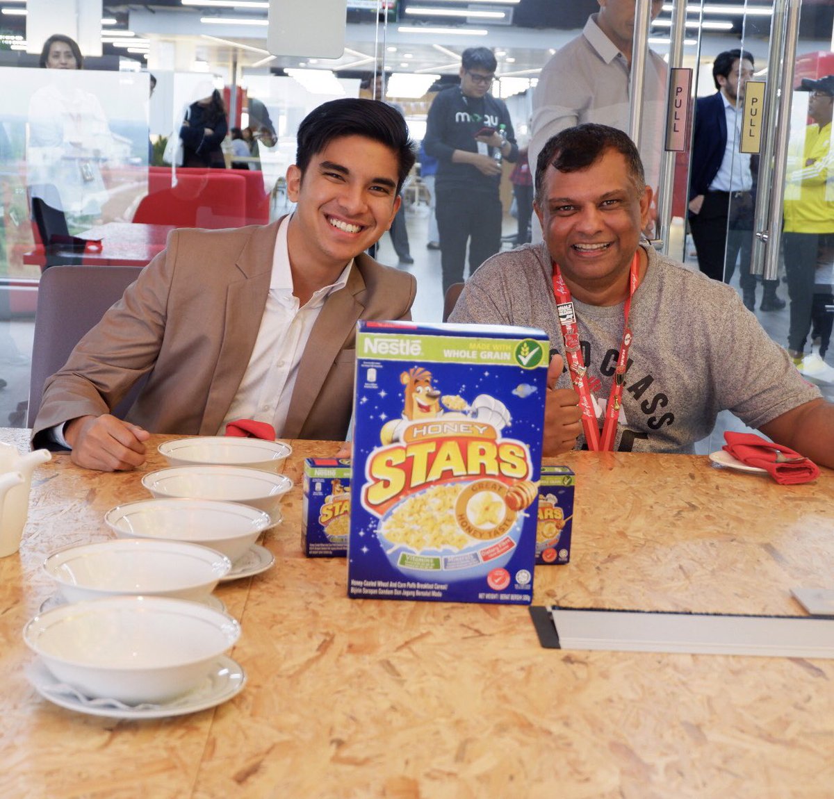 SyedSaddiq's tweet photo. If only more corporate leaders invested in sports like this gentleman,
I am very sure that Malaysia would be far far ahead by now.
Looking forward to working with @tonyfernandes in moving Malaysia forward.
P/s They prepared honeystars for me 😅 Hospitality at its best ;) https://t.co/07ScHpBB1S