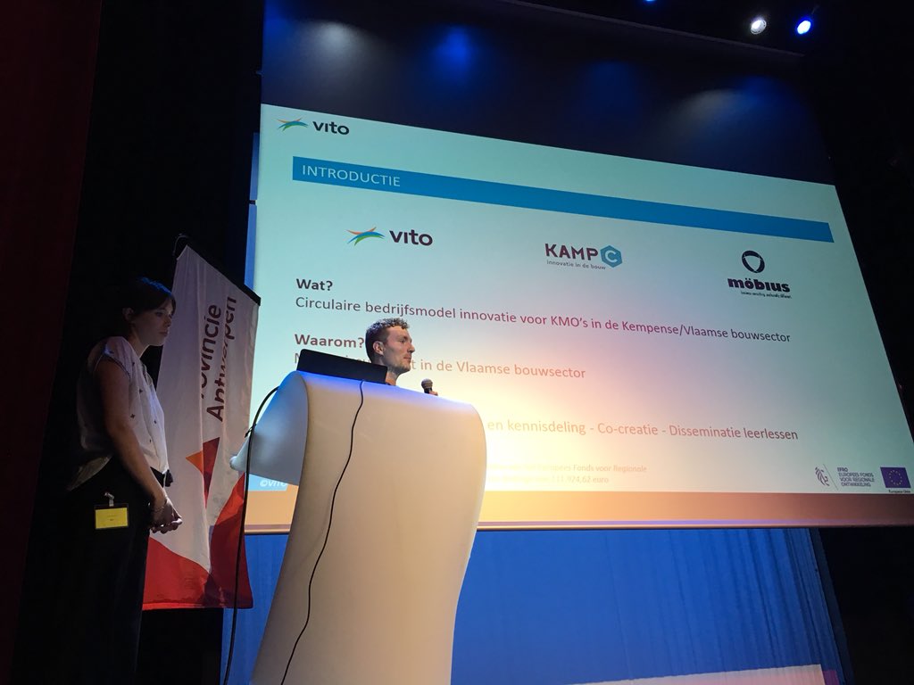 Anse en Mathieu <a href="/VITObelgium/">VITO</a> <a href="/mobius_eu/">Möbius Business Redesign</a> nemen ons mee in de trajecten van #CirculaireKempen tijdens de 2e masterclass! Samen met #tcentrumkampc. <a href="/OVAM_Ecodesign/">Ecodesign by OVAM</a> <a href="/ThomasMoreBE/">Thomas More-hogeschool</a>