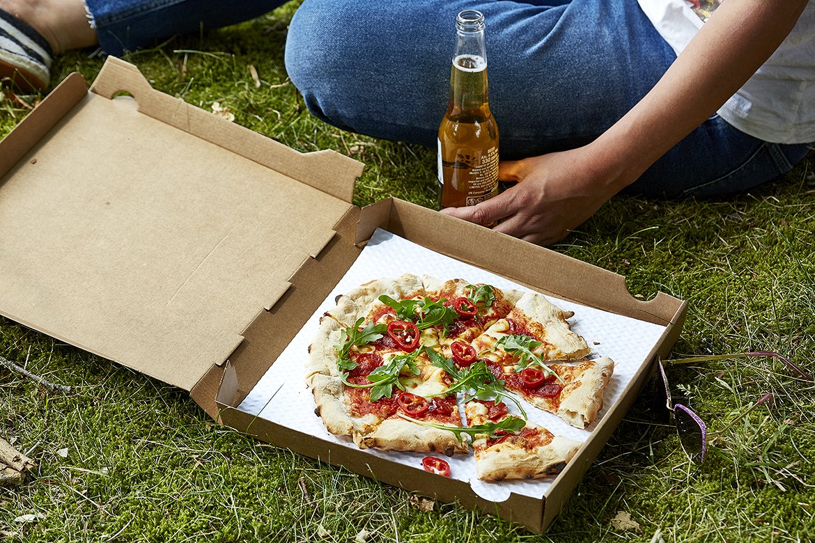 phoenix_pizza's tweet photo. Phoenix Wood Fired Pizza will be serving delicious wood fired pizza outside the Railway Tavern tonight 5-8pm. Turn up or pre order on 07990 872585. Our menu can be found at https://t.co/ppcbFGctIr https://t.co/oOCNieGtl2
