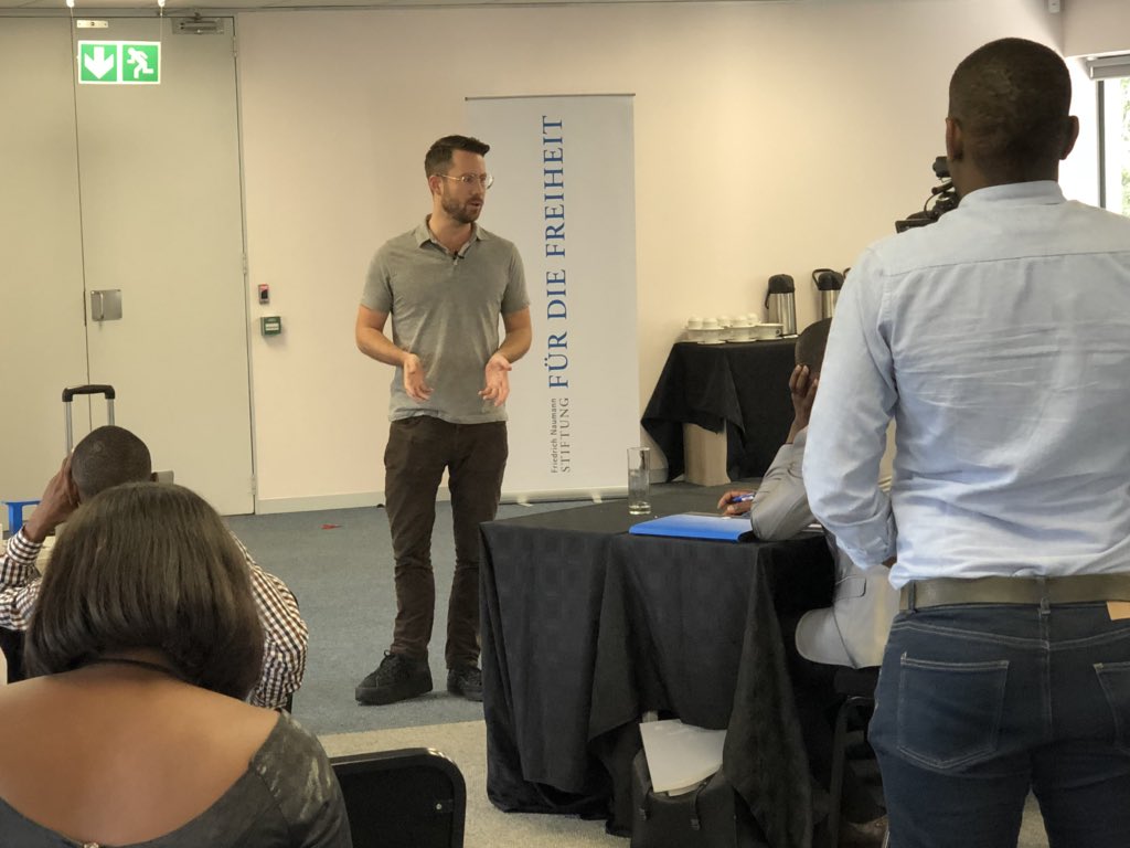 julesmaaten's tweet photo. Campaigning is all about engaging in conversations. Digital campaigning expert @thiessenmark meeting with African Liberals. #stratpolcom #FreeToAdvance https://t.co/DXShs840YD