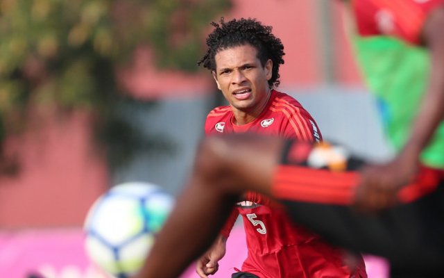 ColunadoFla's tweet photo. Willian Arão: "Cansei de jogar bem no Flamengo e perder" - https://t.co/F0rZGxqOoU https://t.co/DJgHbcJIY9