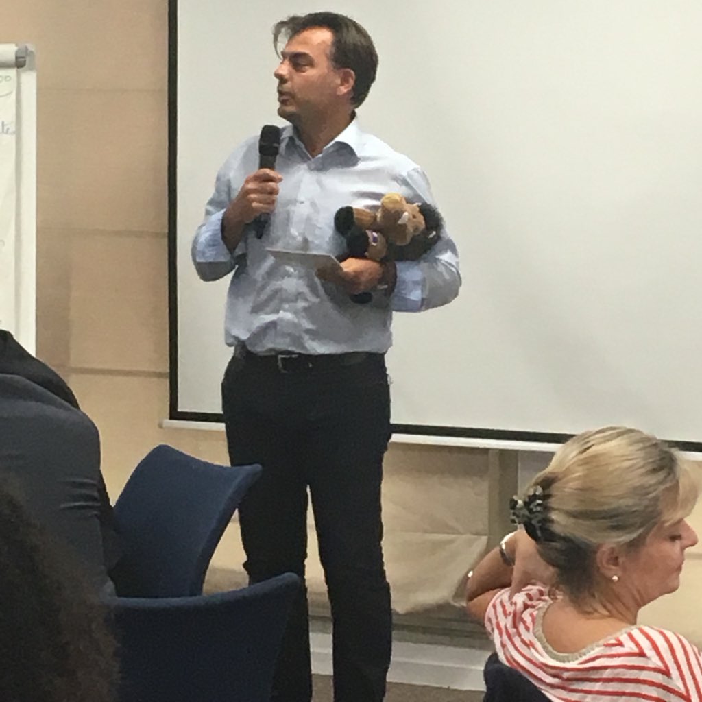 Lancement du séminaire de rentrée 4PA. Professionnalisme, Partage, Enthousiasme, Fierté au RV. C’est parti pour la vague 2 ! Avec « Dumé » la mascotte de la transfo. . <a href="/Jacques2Peretti/">Jacques de Peretti</a> @mbebear <a href="/MarieeOlivier/">Olivier Mariée</a> <a href="/ehennau/">Hennau Elie</a> <a href="/ClemGastaldi/">Clémence Serisé Gastaldi</a> @natcandelier