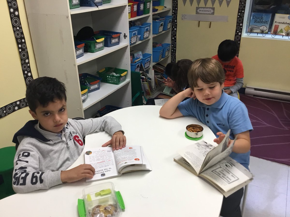 MsSpecksClass's tweet image. Students begin the day with some #reading while we get settled and Mrs. Singleton deals with any paperwork!  #softentry #routines #snuggleupwithagoodbook