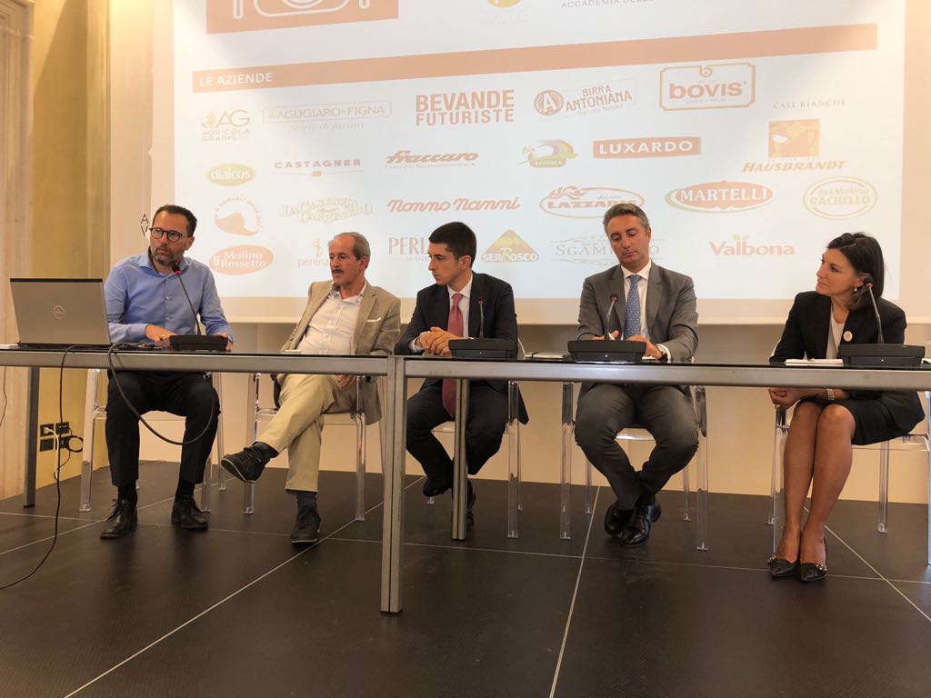_Accademia's tweet photo. "Food #blogger e #influencer giocano un ruolo fondamentale per creare conoscenza su scala globale attorno alle autentiche ricchezze culinarie italiane." @federicopendin Presidente DIEFFE al press day #TalentforFood @AssindustriaVC https://t.co/hn1YowykBF