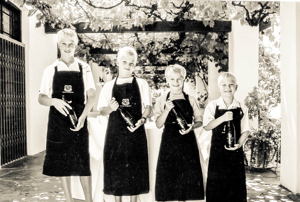 Throwing it back to 2003 and the official launch of our EIGHT FEET blend.

#ThrowbackThursday #Kloovenburg