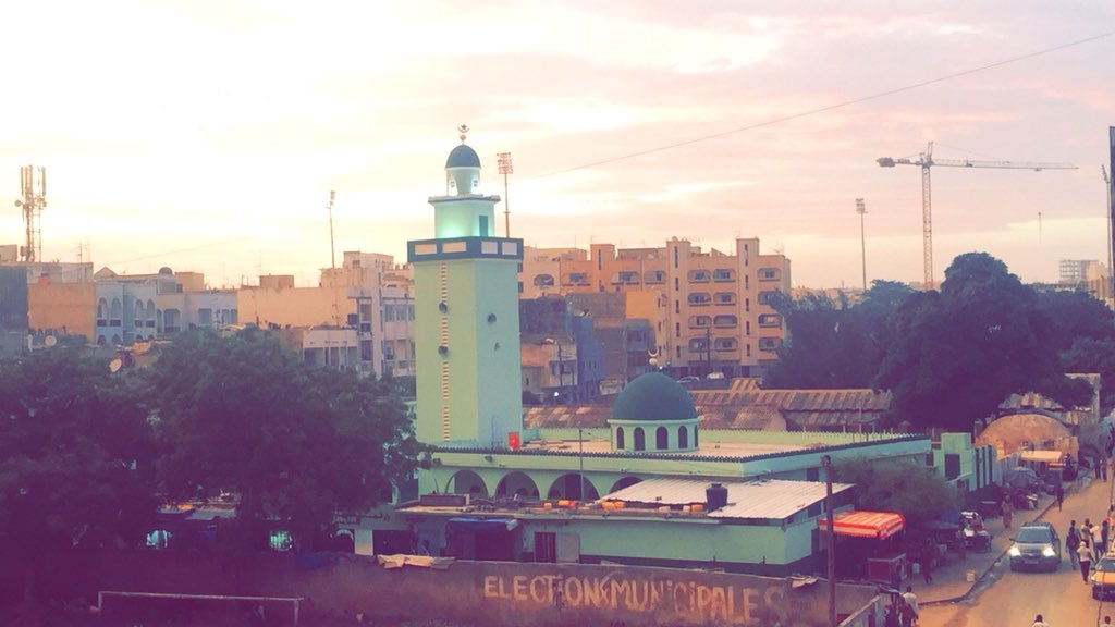 ADNchannel221's tweet photo. Bonne journée from Sénégal 🇸🇳 #Adn221 #mosquée #Muslims #prayers #couchedesoleil #senegal #Dakar #images #dronephotography #greenmosque #granddakar #bellesimages 📸 https://t.co/hfsas9LBrU