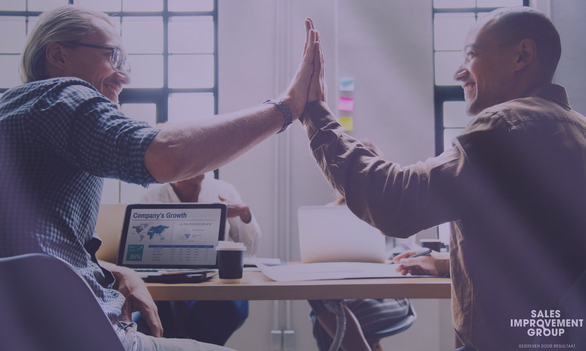 TIP voor een #gesprek: Neem een #collega met toegevoegde waarde mee.
Mogelijk kun je niet zelf alle vragen van de #klant bevredigend beantwoorden. Zeker als je meerdere personen ontmoet, is het verstandig collega’s mee te nemen. Meer weten? Bel 088-7722300
