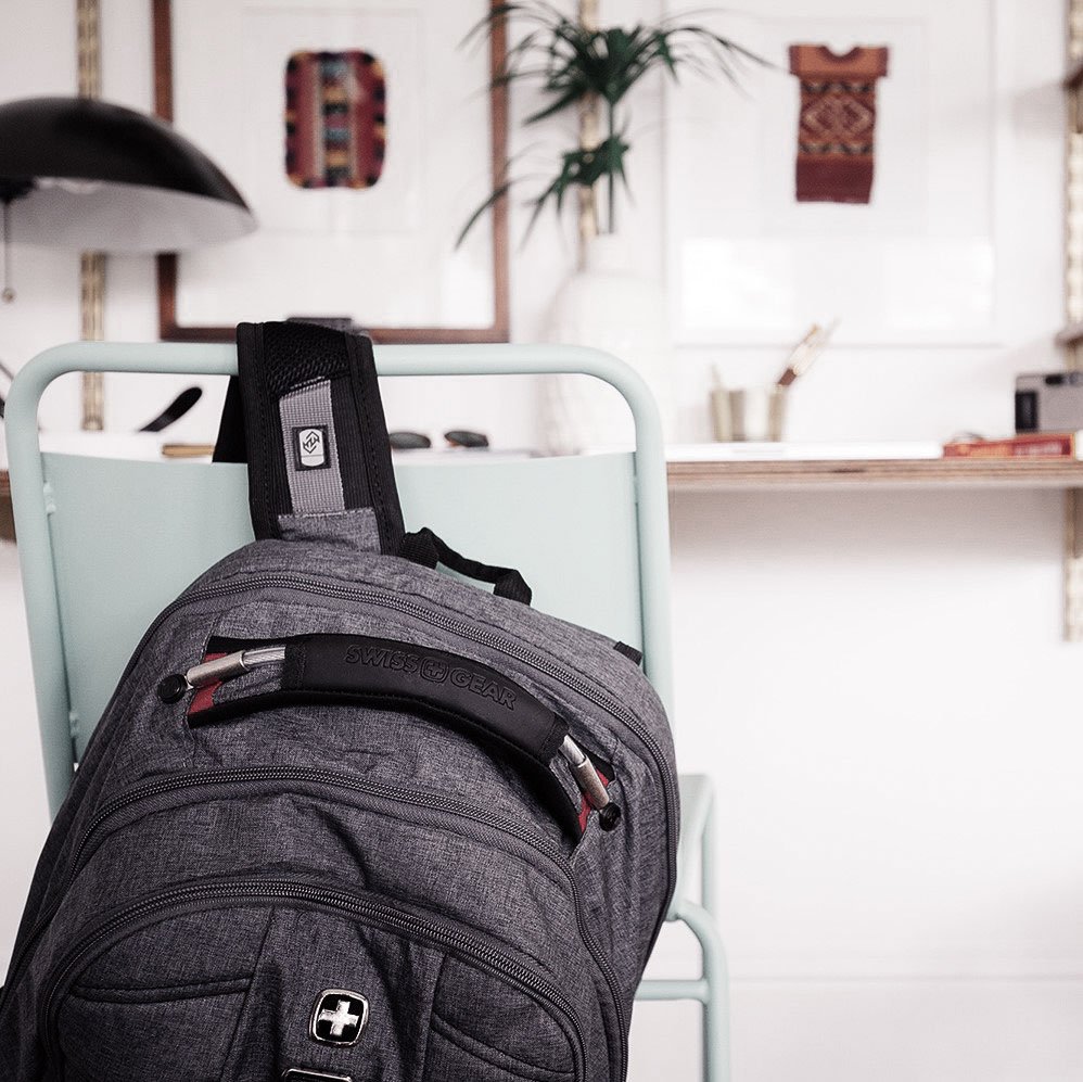 backpacksdotcom's tweet photo. Finish the week with SWISSGEAR ๐
#backpacksdotcom #swissgear #tbt #photoof theday #instalike #laptopbackpack #instalife https://t.co/k7bLNq68rw