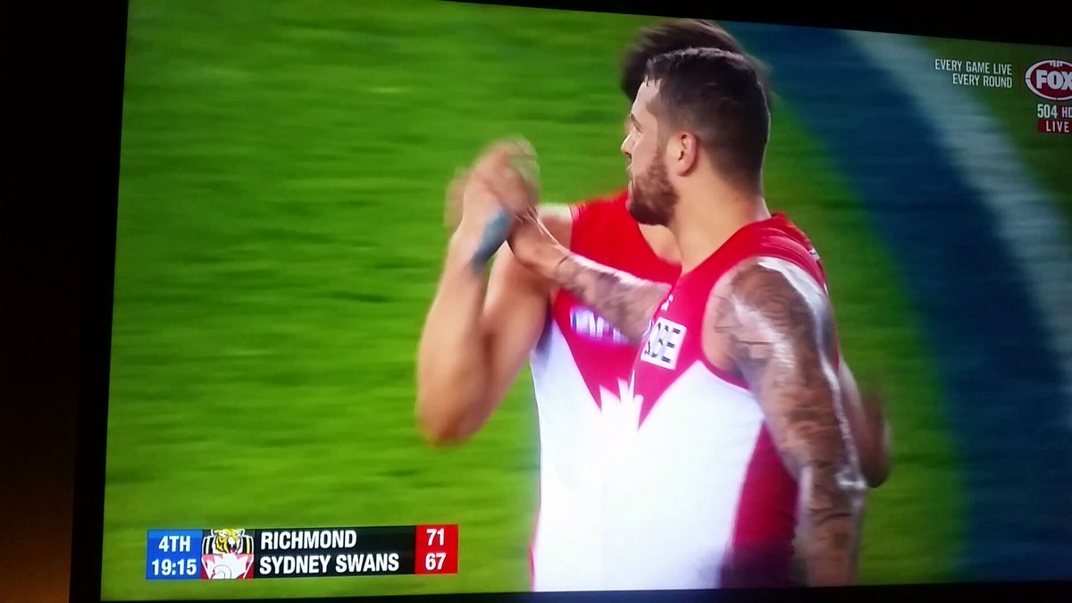 nitsa_11's tweet photo. #flashback June '18
RICH vs SYD
Score: 71-67 = 4
Time: 19-15 = 4
Quarter: 4
Buddy just kicked his 4th goal.
1 in each of the 4 quarters.
😮
@FOXFOOTY @cam_mooney #numerology #aflbounce #mrsmacspies  #keepingnumerologyalive https://t.co/wR25hUjRHf