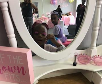 PartiesWCharm's tweet photo. If The Crown Fits!
#princessparties #childrenentertainment #partieswithcharmbysonya
#girlsjustwanttobegirls
#spaparties
#birthdaygirl #birthdaypartyidea https://t.co/IApaeQfH2E